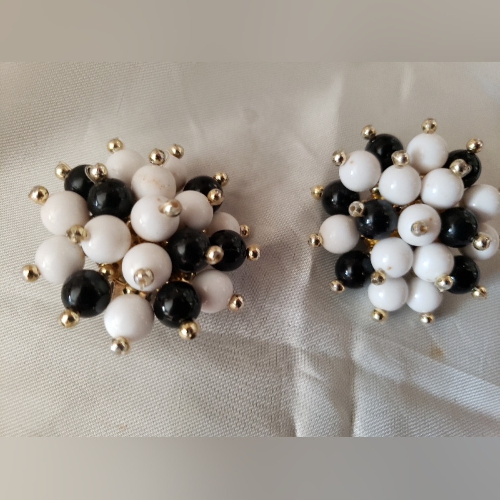 VINTAGE Elegant Black and White Clip Cluster Earrings
